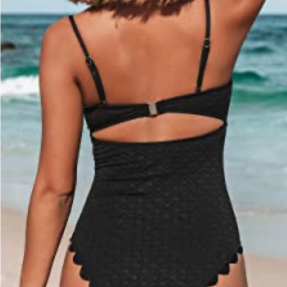 Women's CUPSHE Cutout Scallop Trim One-Piece Swimsuit - Picture 4 of 9